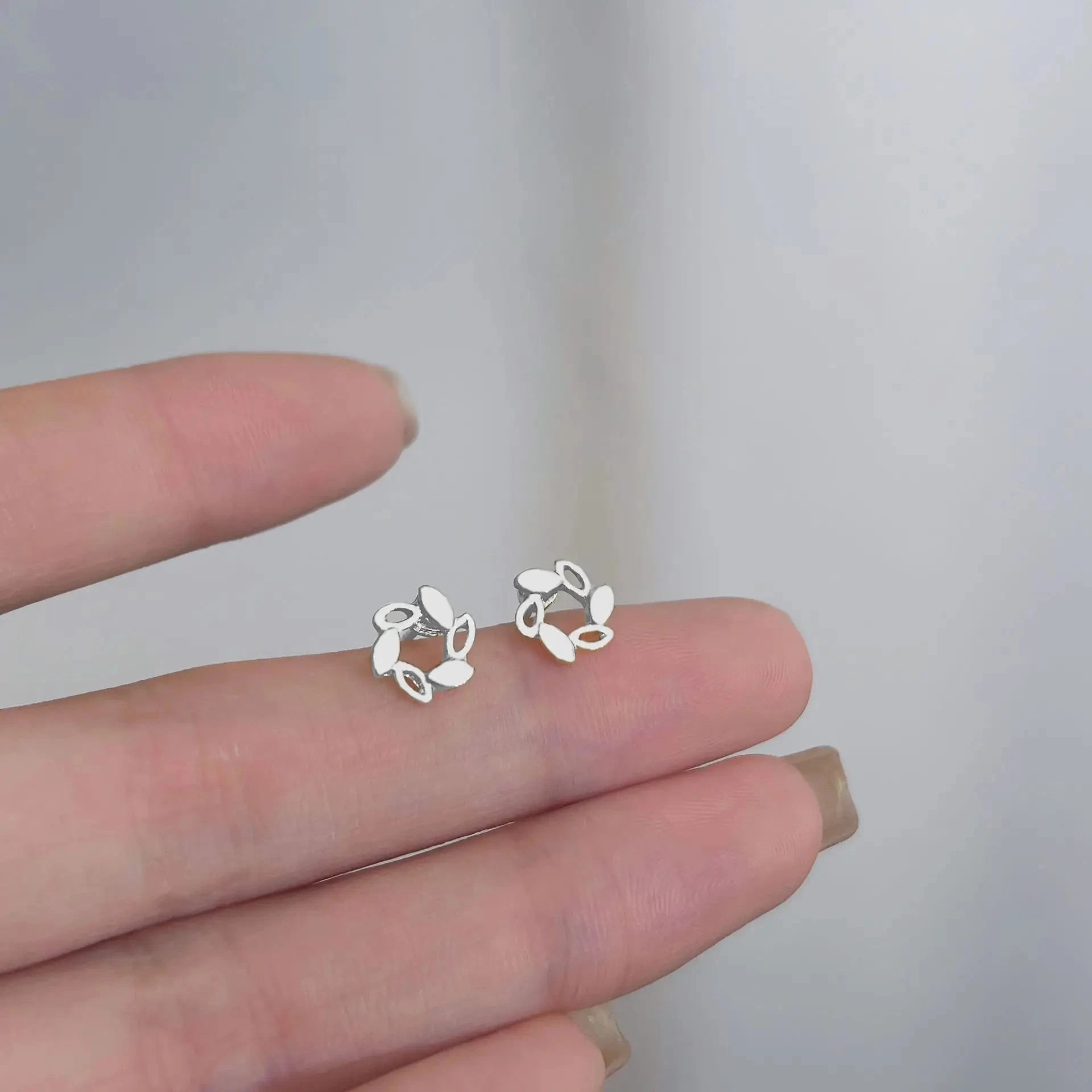 New Heart Stud Earrings for Women Hypoallergenic Daily Wear Minimalist Cute Star Silver Color Ear Girls Pierc Jewelry Gifts