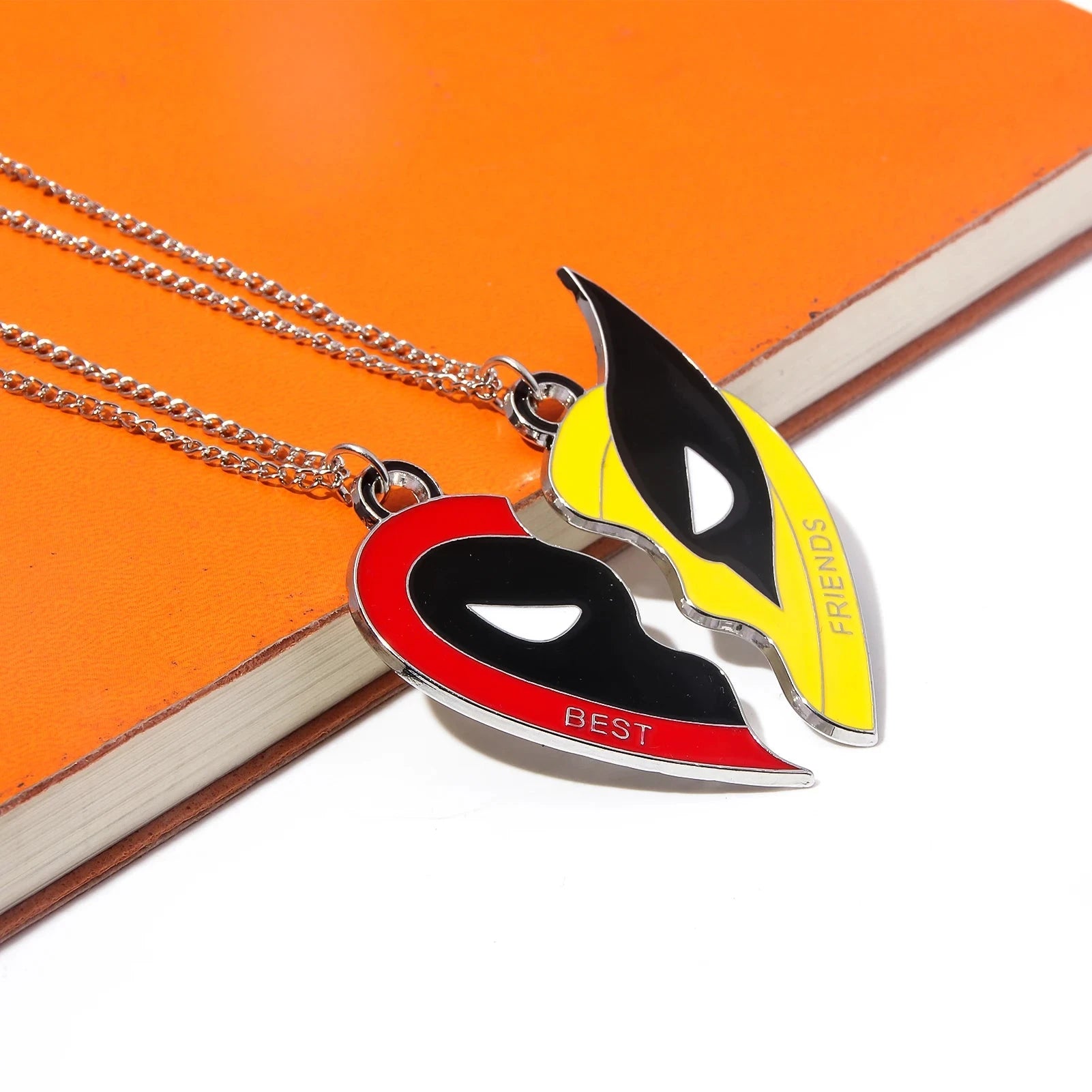 Conjunto de collar con colgante de corazón dividido a juego con los mejores amigos de Deadpool y Wolverine para mujeres y hombres, regalo de joyería de cosplay