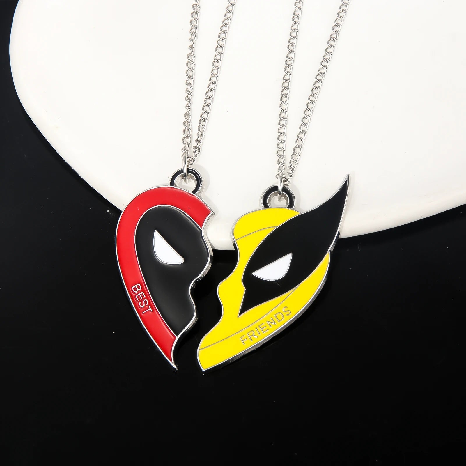 Conjunto de collar con colgante de corazón dividido a juego con los mejores amigos de Deadpool y Wolverine para mujeres y hombres, regalo de joyería de cosplay