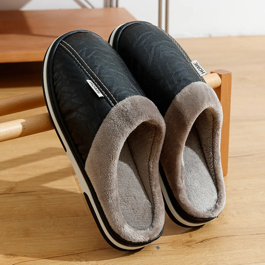 Zapatillas de casa informales de invierno de gran tamaño para hombre, zapatos de interior de piel sintética impermeables, planos, cálidos, a la moda, para dormitorio